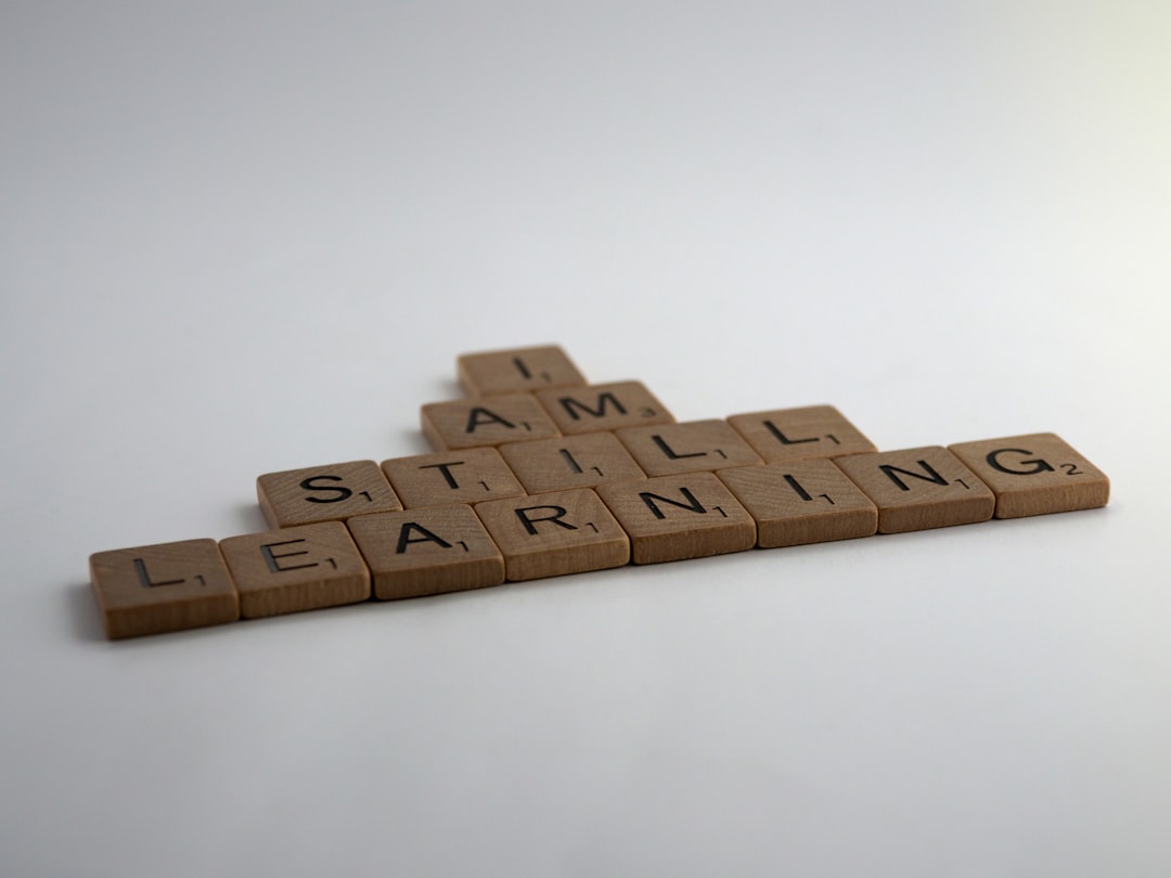 Read more about the article AI 스타트업의 시간 한계, 팔라티르의 문화적 입장을 규탄한 성명, 우버 자산 최대화 시대 진입